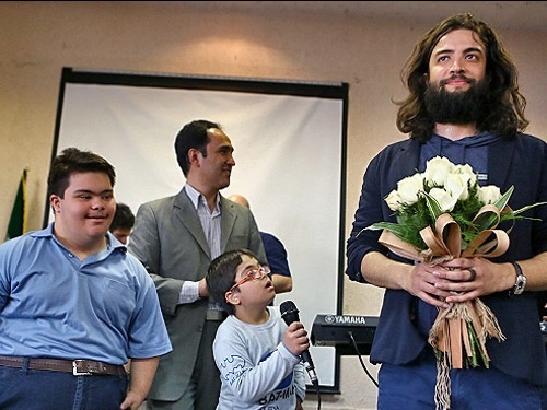 عکس‌های کنسرت بنیامین برای کودکان استثنایی