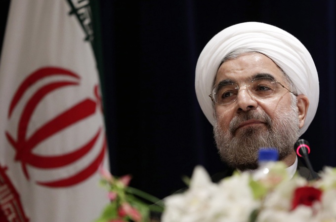 روحانی:مبارزه با ماهواره در پشت‌بام تاثیرگذار نبود/راه مقابله با تهاجم فرهنگی، شمشیرچوبی نیست