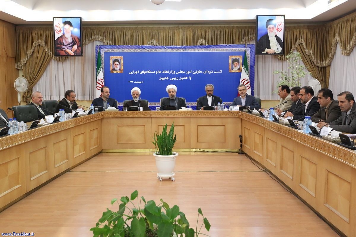 روحانی:دولت مصلحت‌های بلند مدت را فدای مسائل کم اهمیت نمی کند/دولت احترام مجلس را احترام خود می‌داند