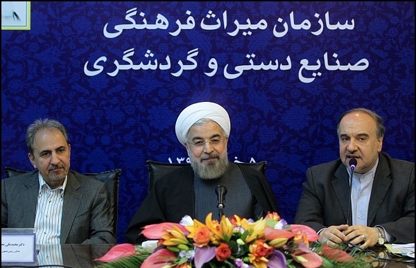 رئیس جمهور در سازمان میراث فرهنگی در کنار نجفی و سلطانی فر