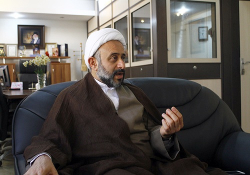 حجت الاسلام نقویان : جلوه حکومت به اسم روحانیت است ولی خیلی مواقع کار دست روحانیت نیست