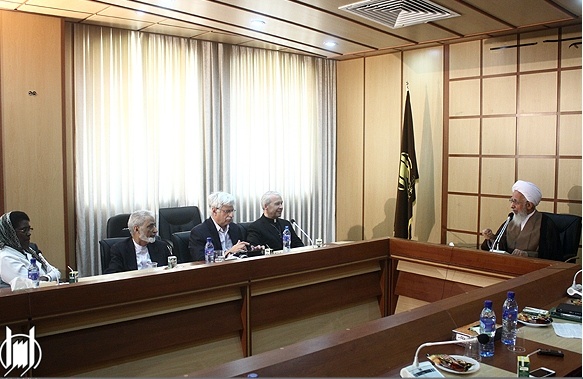 آیت الله جوادی آملی: اندیشمندان و فرهیختگان جهان از حق و عقل حمایت کنند تا خشونت و تکفیر از بین برود