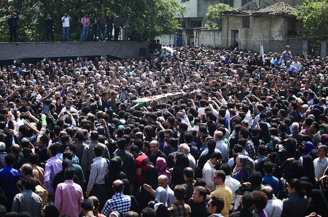 تشییع باشکوه  پیکر استاد تار ایران در زادگاهش / لطفی در خانه ابدی آرام گرفت