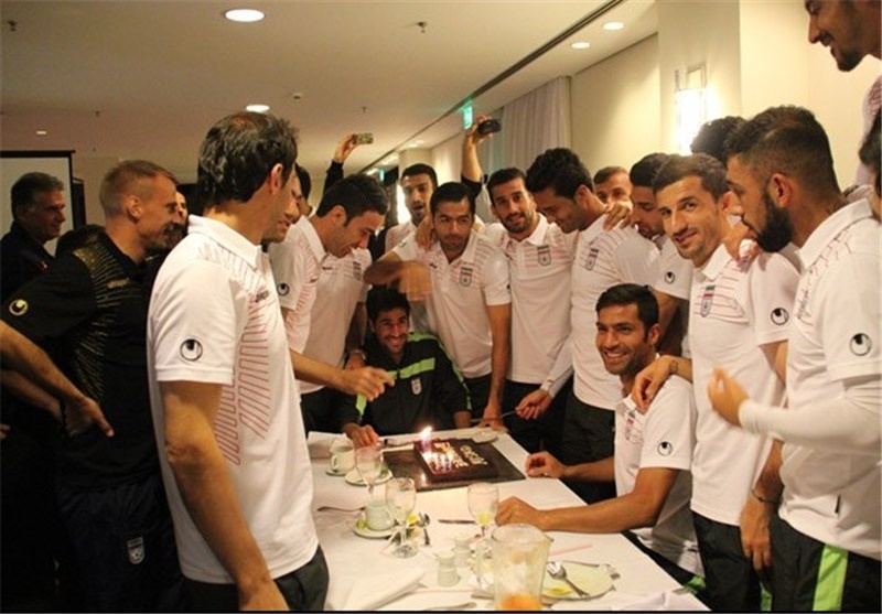 فیلمی از جشن تولد مسعود شجاعی در اردوی تیم ملی