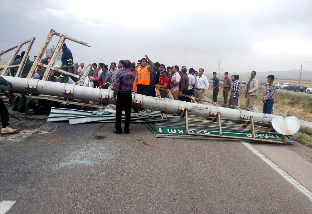 مرگ راننده پراید بر اثر سقوط تابلوی حاشیه جاده مشهد-بجنورد/ 8 کشته و 39 مجروح در 11تصادف