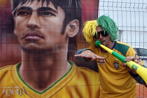 سائوپائولو یک روز قبل از افتتاحیه جام جهانی / معجزه رقص فوتبال استادیوم نیمه کاره را رنگ می کند!