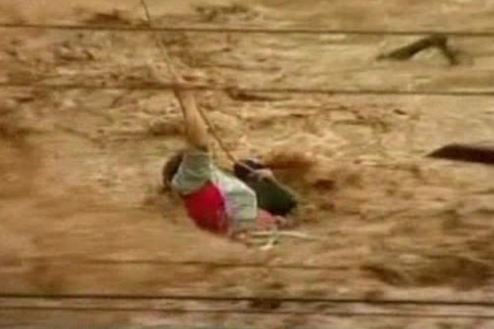 نجات اسب ها و احشام از سیل وحشتناک آرژانتین 