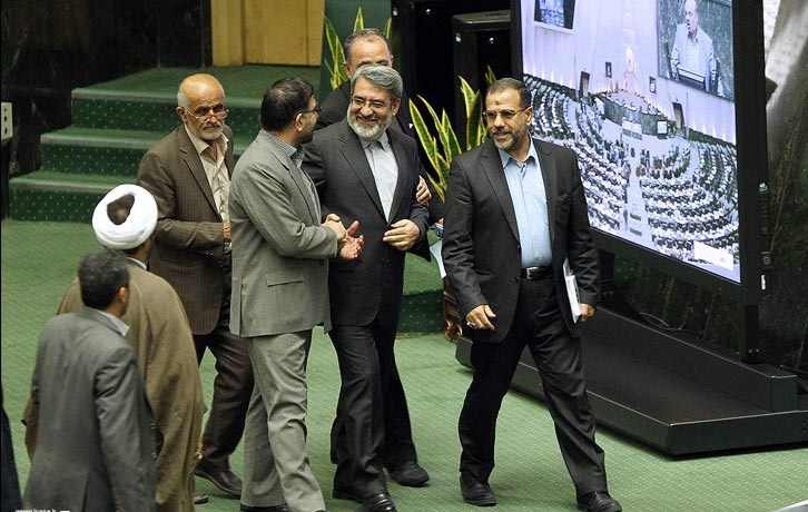 زنان ساپورت پوش برای وزیر کشور دردسر ساز شدند/ جدول کارت زردهای وزیران دولت یازدهم