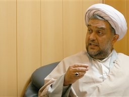 امیری فر: احمدی نژاد از مشایی جدا نشده است
