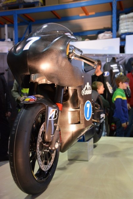 موتورسیکلت الکتریکی از جنس فیبرکربن با گشتاور باورنکردنی 400 نیوتن متر