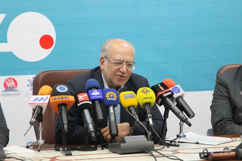 توضیحات وزیر صنعت درباره خودرو، لوزام خانگی و تورم/ نعمت زاده: نباید نگرانی خاصی داشته باشیم