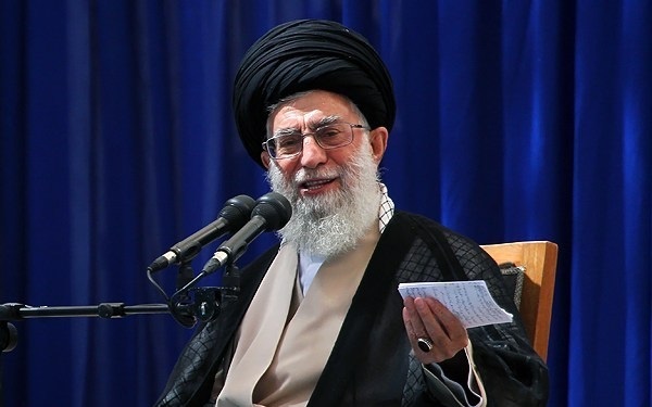 رهبر معظم انقلاب:جمهوری اسلامی در برابر همه هجمه ها و مخالفت های دشمنان دچار محافظه کاری نشد
