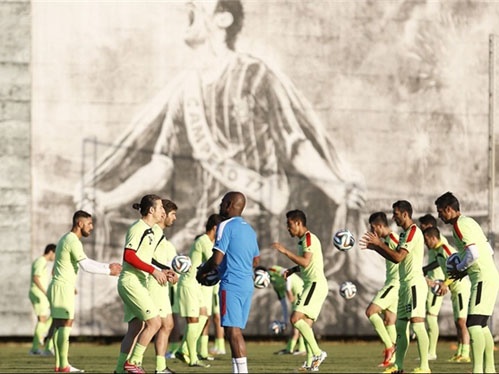 هواداران برزیلی در اردوی تیم ملی ایران