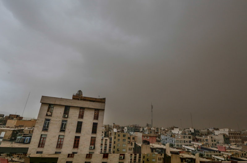 سومین روز هوای آلوده در تهران/ همچنان گرد و خاک باقی است