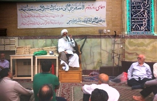 سخنرانی درباره اخلاق در خانواده هر روز در مسجد هدایت