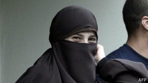 دادگاه حقوق بشر اروپا ممنوعیت استفاده از برقع در فرانسه را تأیید کرد