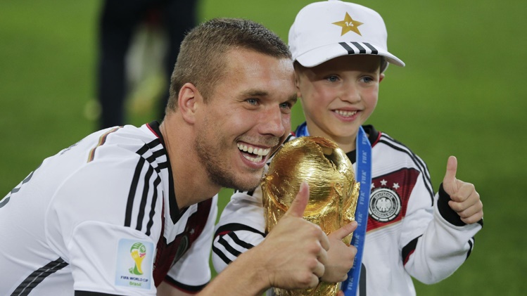 عکس سلفی پودولسکی و آنگلا مرکل بعد از قهرمانی آلمان