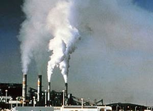مسولان تنها با اخذ تعهد کارخانه های آلاینده را رفع توقیف می کنند/ آلودگی صنعتی ادامه دارد 