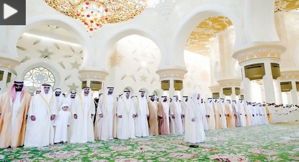  اشتباه عجیب امام جماعت اماراتی در نماز عید فطر 