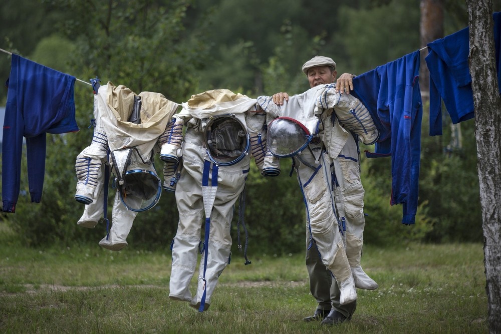 لباس فضانوردان را چطور تمیز می‌کنند؟
