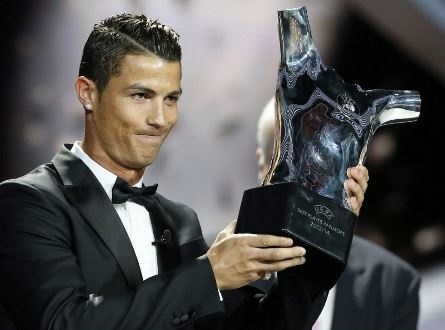 رونالدو بهترین بازیکن اروپا شد/از هم تیمی هایم تشکر می کنم