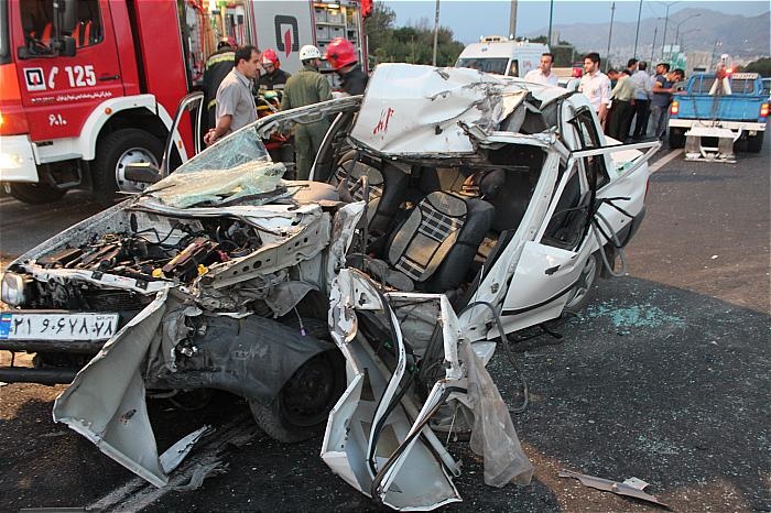 تصادف زنجیره ای 15 خودرو در جاده شیراز- مرودشت/ 8 کشته و 39 مجروح در 13 تصادف