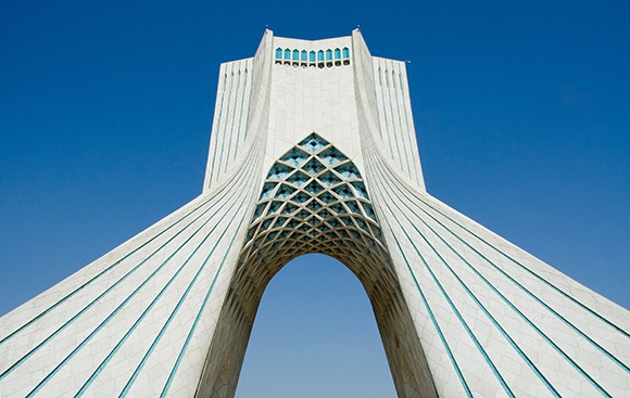 شبکه های اجتماعی به کمک اقتصاد می آیند/ « ایران را باید دید» راه تازه ورود ارز به بازار 
