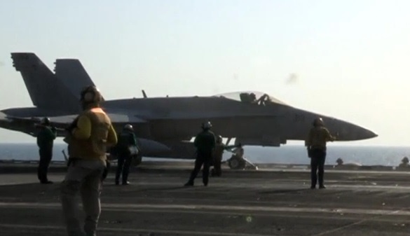 تصاویری از آماده‌شدن هواپیماهای آمریکایی برای بمباران مواضع داعش