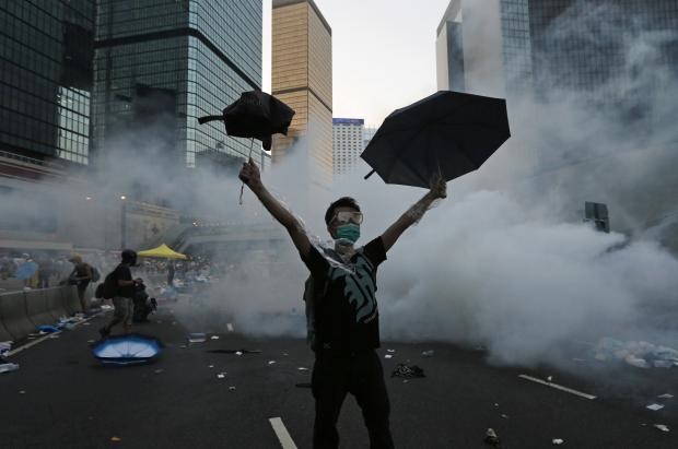 حمله پلیس هنگ‌کنگ به حامیان دمکراسی