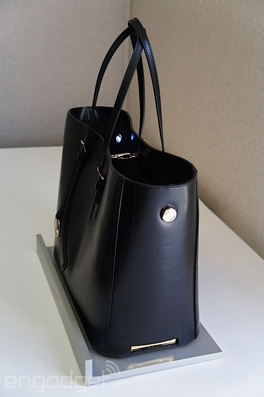 خانم‌های عاشق فناوری، آیا علاقه‌مندید این کیف زنانه را داشته باشید؟