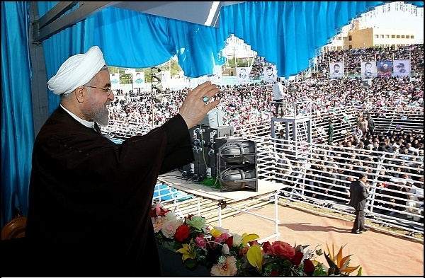 روحانی: ایران تحت فشار کاهش قیمت نفت قرار نمی گیرد/هشدار برای سرعت بخشیدن به مذاکرات