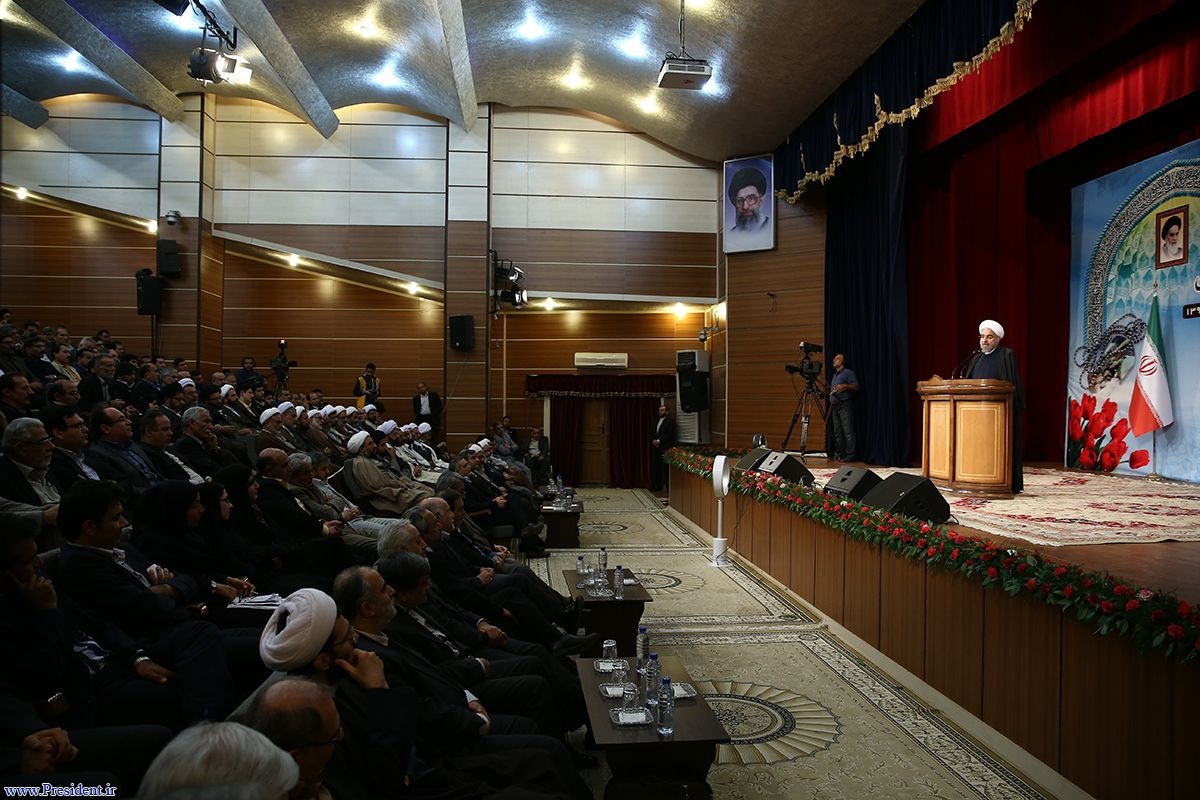 روحانی:با درآمدهای نفتی نمی توان کشور را اداره کرد/برای منافع ملی از منافع حزبی و گروهی باید گذشت