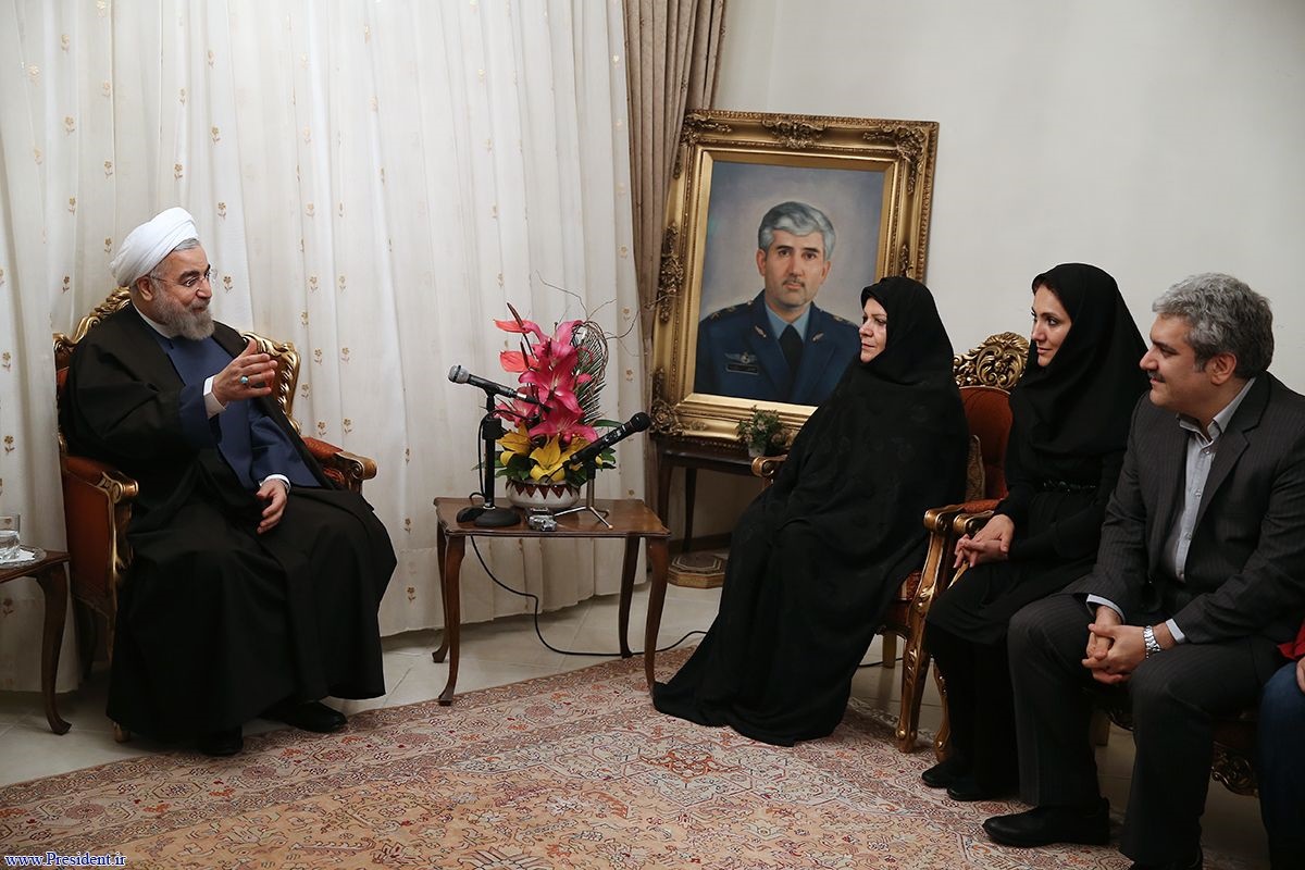 دیدار رئیس جمهور با خانواده شهید ستاری/روحانی:شهید ستاری خدمات کم نظیری در زمینه خوکفایی کشور داشتند