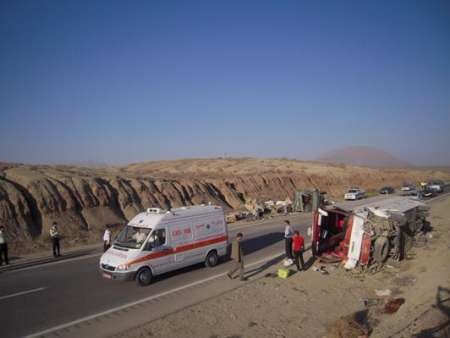 اتوبوس تهران-مشهد با 27 مسافر، واژگون شد/ 8 مسافر به بیمارستان رفتند