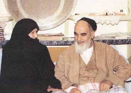خاطرات و نامه‌های همسر امام(ره) به فرزندانش منتشر می‌شود