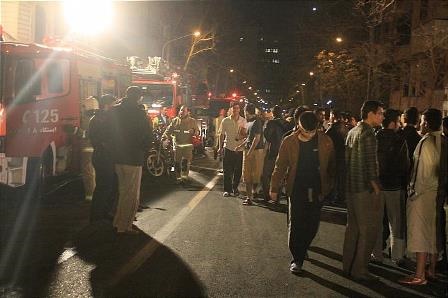 نجات ۴۰۰ دانشجو از آتش سوزی یک خوابگاه در خیابان کریمخان