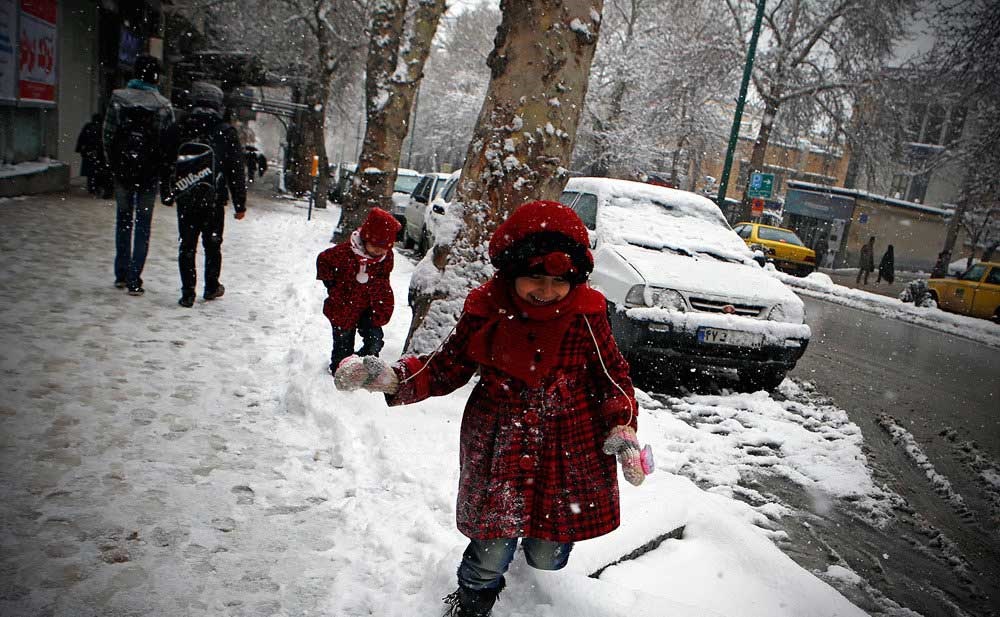 بارش برف مدارس استان های غربی کشور را به تعطیلی کشاند