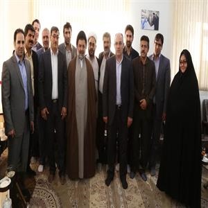 دیدار صمیمی شهردار و اعضای شورای شهر خرم آباد با نماینده ولی فقیه در استان 