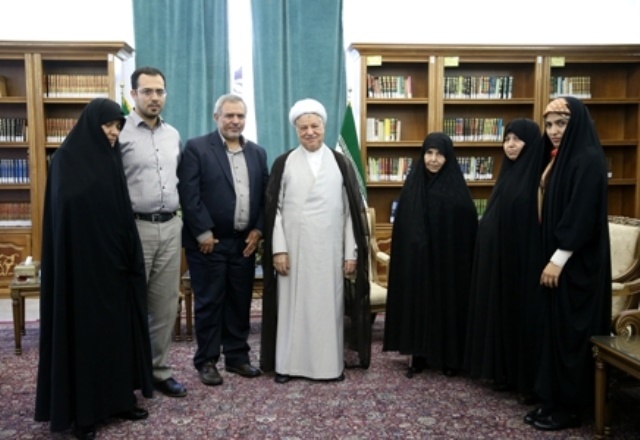 هاشمی رفسنجانی: تا زنده ام برای حمایت از انقلاب تلاش می کنم