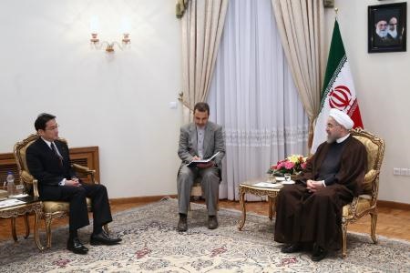روحانی:شرایط برای توسعه روابط تهران وتوکیو فراهم است/ مسایل کشورها باید ازطریق سیاسی و رایزنی حل شود