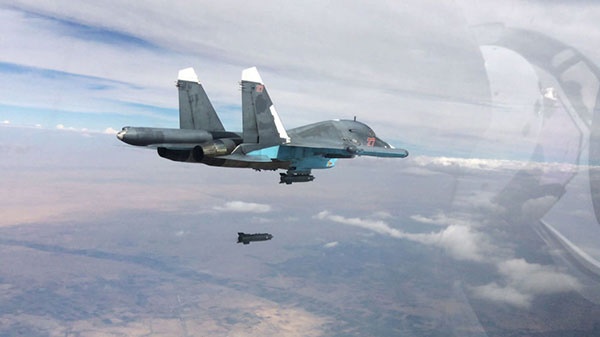 تصویر لحظه رها شدن بمب‌های سوخو ۳۴ در سوریه/آشنایی با جنگنده بمب‌افکن کلیدی روسها در مقابل داعش