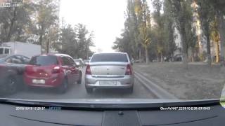 تصادف سه خودرو بخاطر عبور پرنده از خیابان