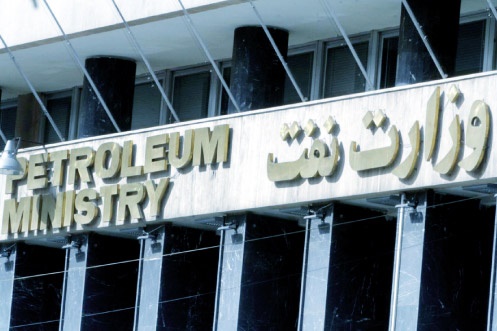 معاون زنگنه رفت