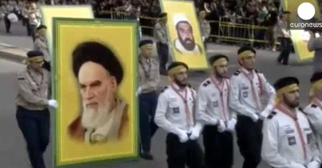 تصاویر امام خمینی (ره) در میان عاشورایان بیروت