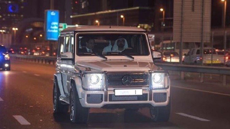 رانندگی حاکم دبی با بنز شخصی اش به همراه رئیس حکومت مصر/عکس