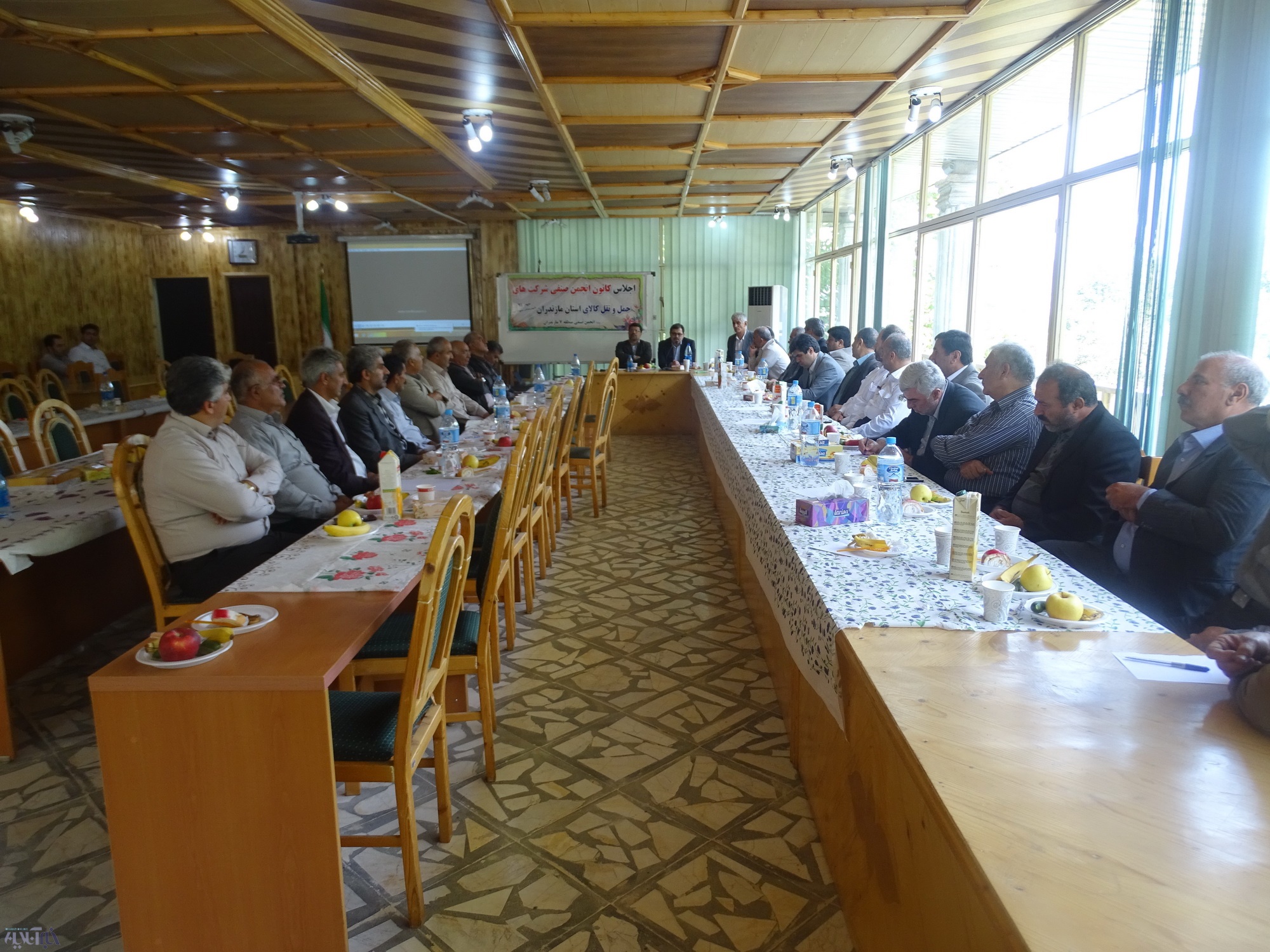 هم اندیشی حمل و نقلی و بررسی مشکلات تشکلهای صنفی استان هدف برگزاری جلسات ماهیانه حمل و نقلی است