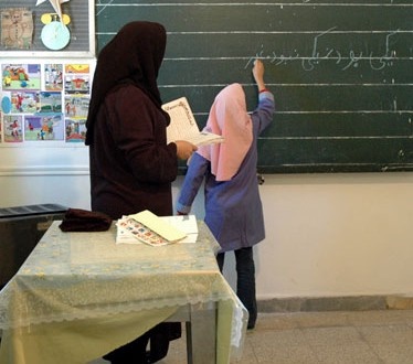 تکذیب احضار 13 معلم زن ایرانی به دادگاه امارات
