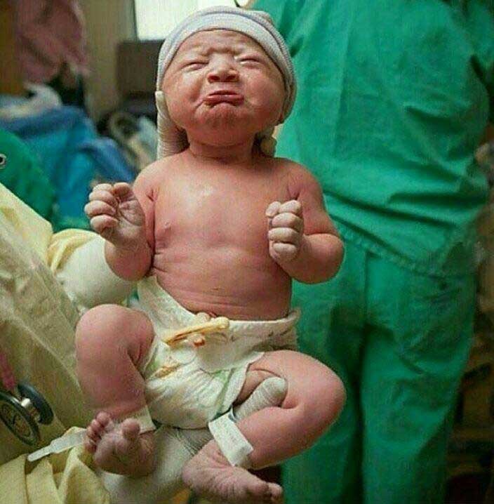 این نوزاد، احتمالا از بدنیا آمدنش راضی نیست!/عکس