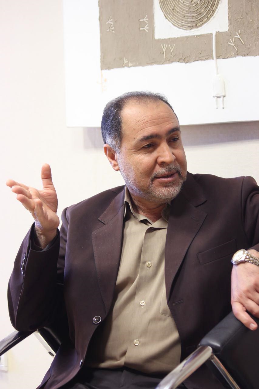حمید نیک نفس شاعر و مدیر فرهنگی کرمانی: فرهنگ و هنر نباید دولتی و بخشنامه‌ای باشد