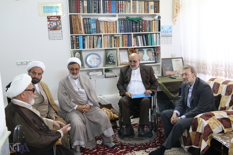 دیدار و تقدیر از ۷۴۰۰خانواده شاهد و ایثارگر قم دیدار و تقدیر از ۷۴۰۰خانواده شاهد و ایثارگر قم